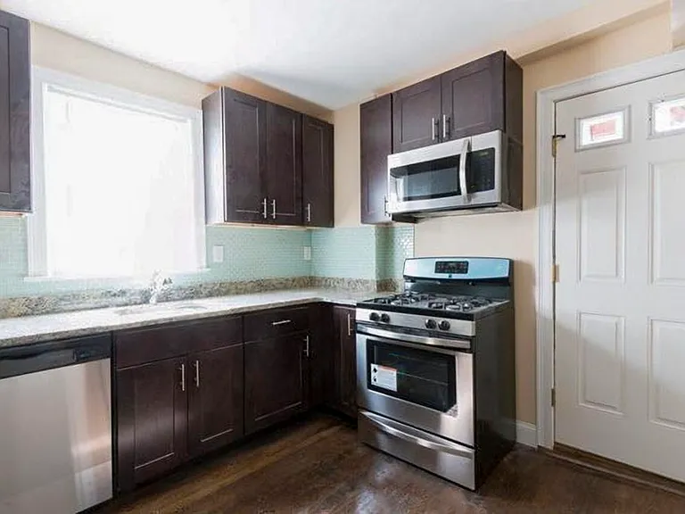 4803 Washington St #3 — Photo 3