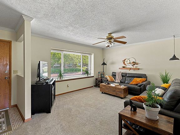3rd image of 2115 W 38th Pl