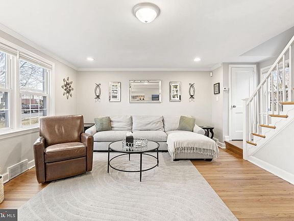 5th image of 222 Wickford Rd