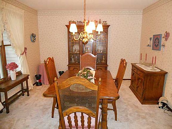 5th image of 137 Oak Meadows Dr