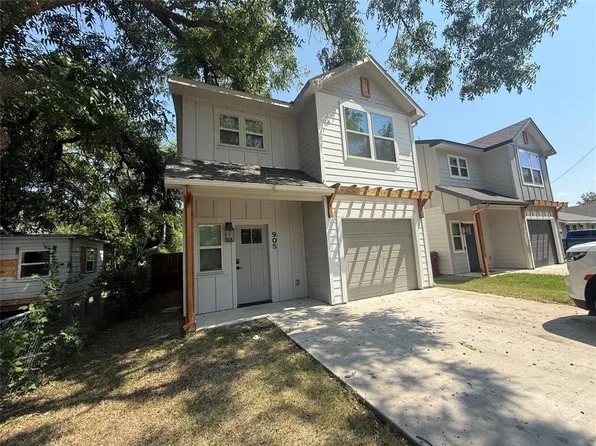 905 E 10th St, Bonham, TX 75418