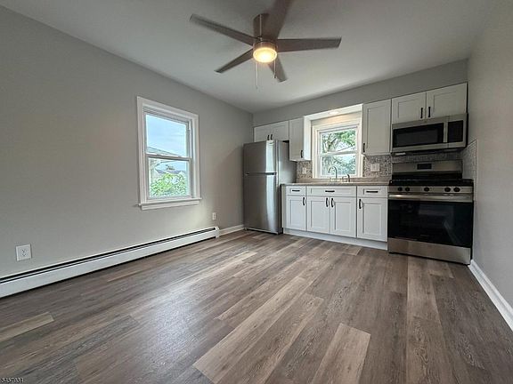 5th image of 676 Anderson Ave