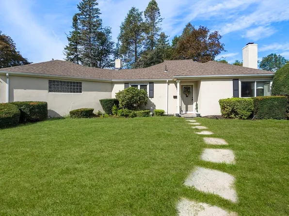 5 Claridge Dr, Worcester, MA 01602