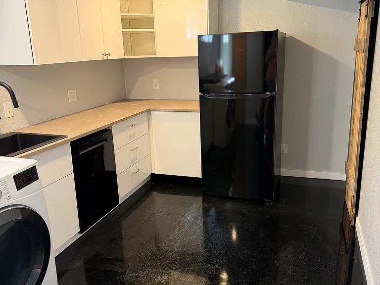 2097 Kingston St — Photo 1