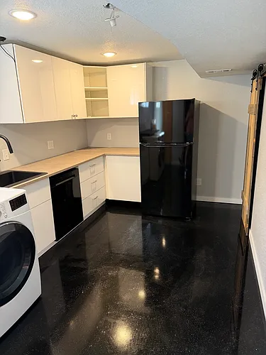 2097 Kingston St Photo 1