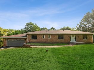 8197 Harvest Hill Dr, Roscoe, IL 61073