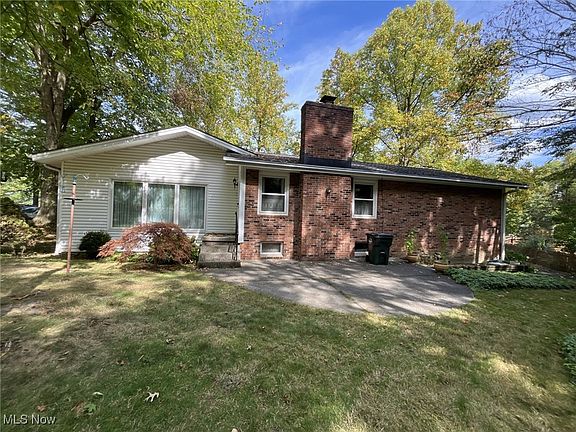 3rd image of 249 Parkview Dr