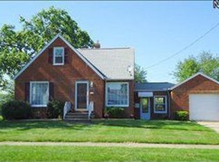 6700 Pelham Dr, Parma, OH 44129