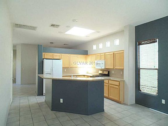 4th image of 9236 Aqueduct St