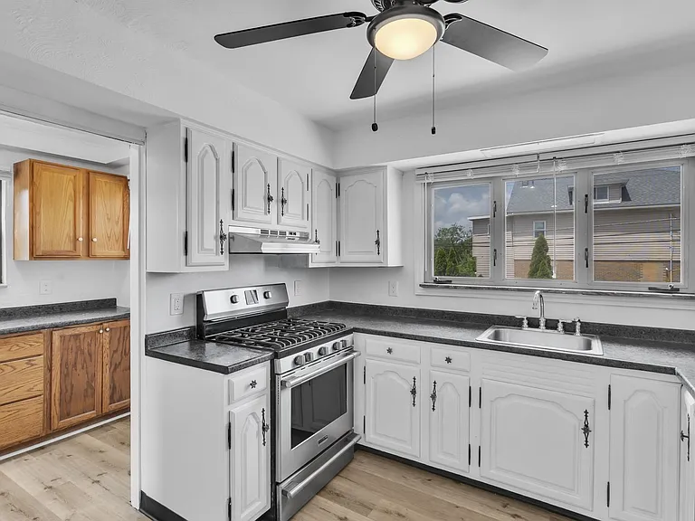1002 Fordham Ave — Photo 14