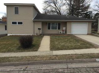 2160 Sunnyview Dr, Dubuque, IA 52001