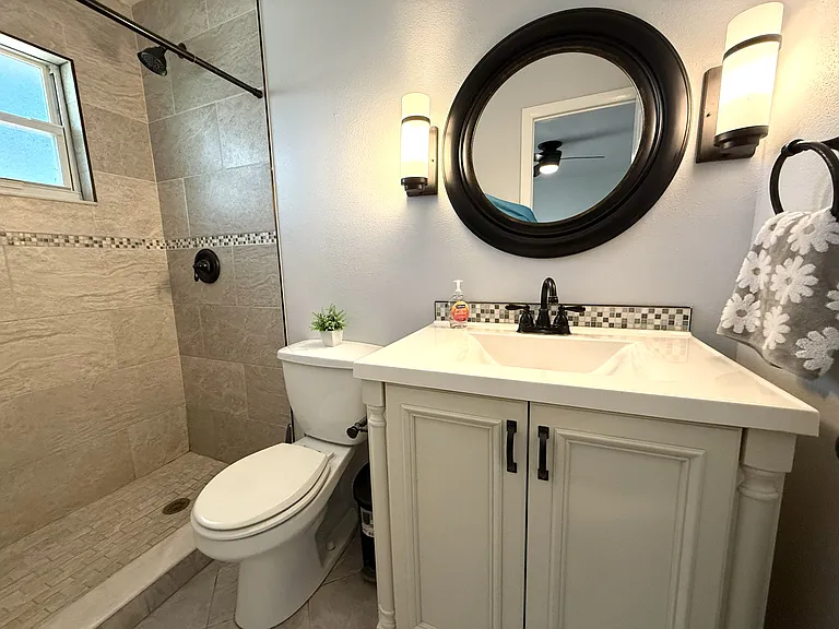 668 Hampton Dr NE — Photo 21