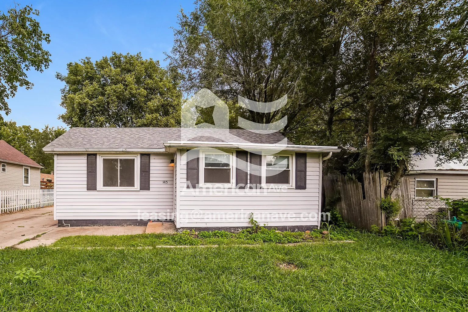 1415 Hillview Dr photo 1