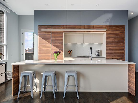3rd image of 1433 N Ashland Ave #4W