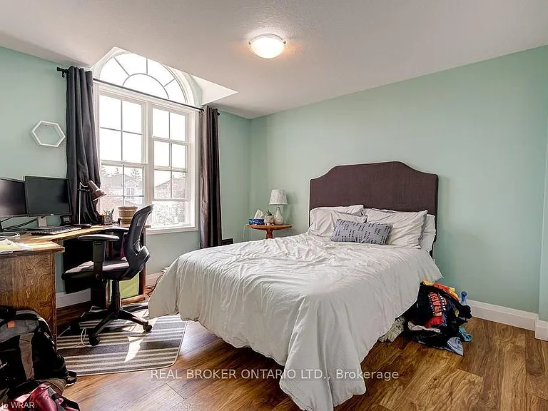 555 Mariner Dr — Photo 23