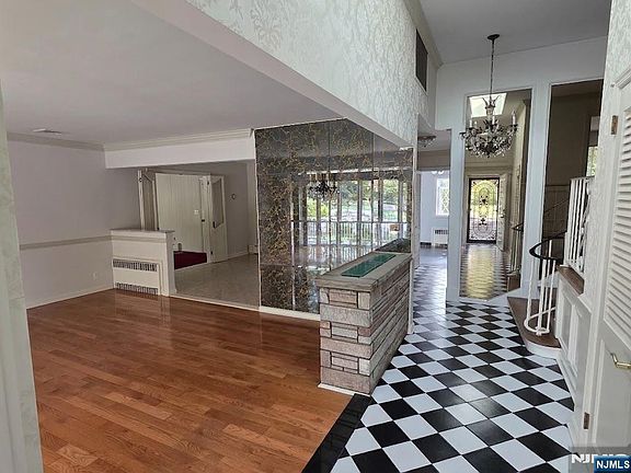 2nd image of 225 Somerset Road