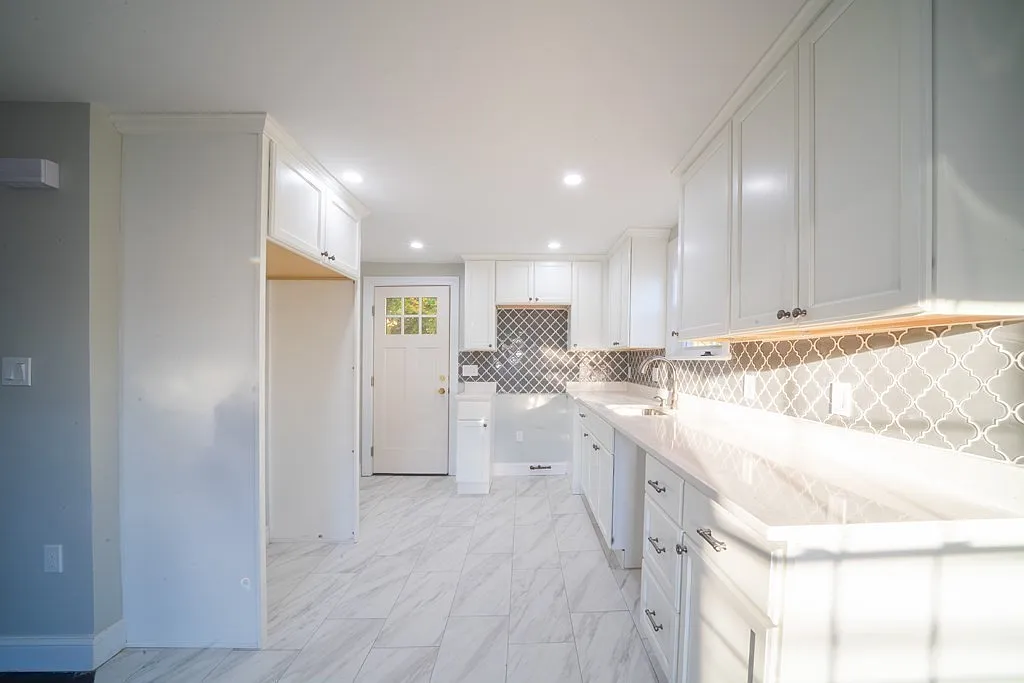 3 bed, 2.5 bath, 1745 sqft, $3,800 — Photo 3