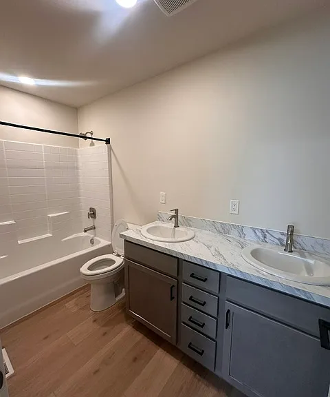 823 W Galloway Ave — Photo 7