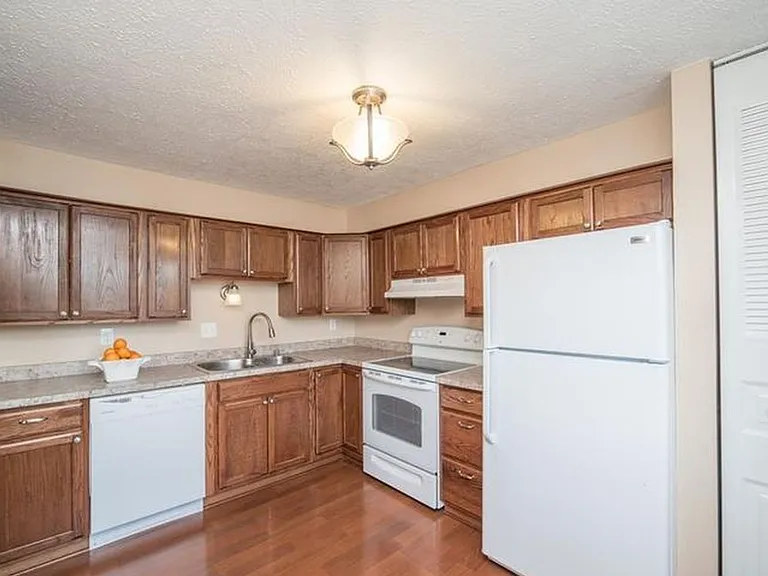 1746 Springfield Ln — Photo 10