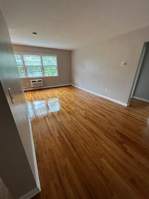 128 Newark Ave — Photo 2