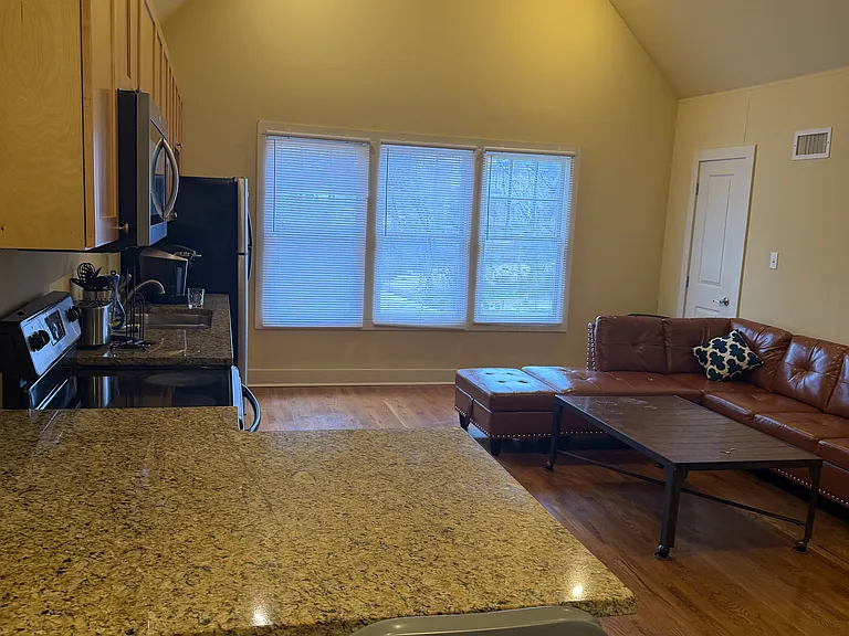 1000 Kavanaugh Blvd #10 — Photo 10