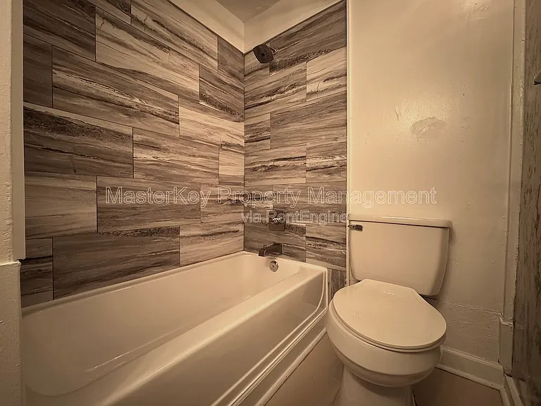 302 Raynor St #B — Photo 9