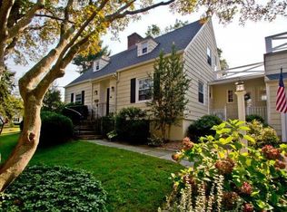 19 Knollwood Dr, Fairfield, CT 06824