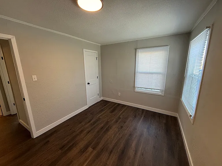 210 Highview Ave — Photo 14
