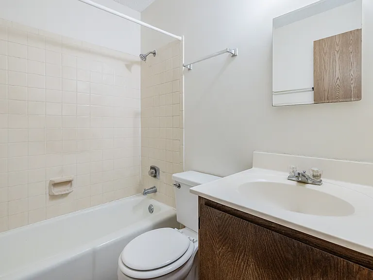 1311 Washington St #6 — Photo 11