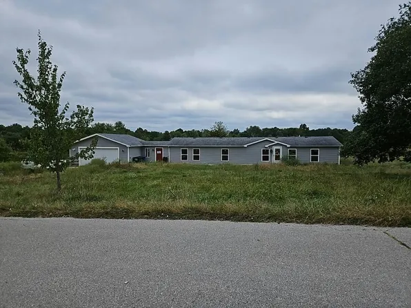 5610 Hawk Lake Dr, Fulton, MO 65251