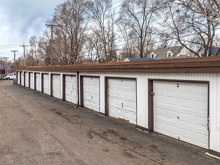 Minnehaha Apartments — Photo 7