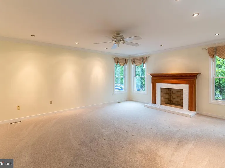 56 W Windrose Dr — Photo 29