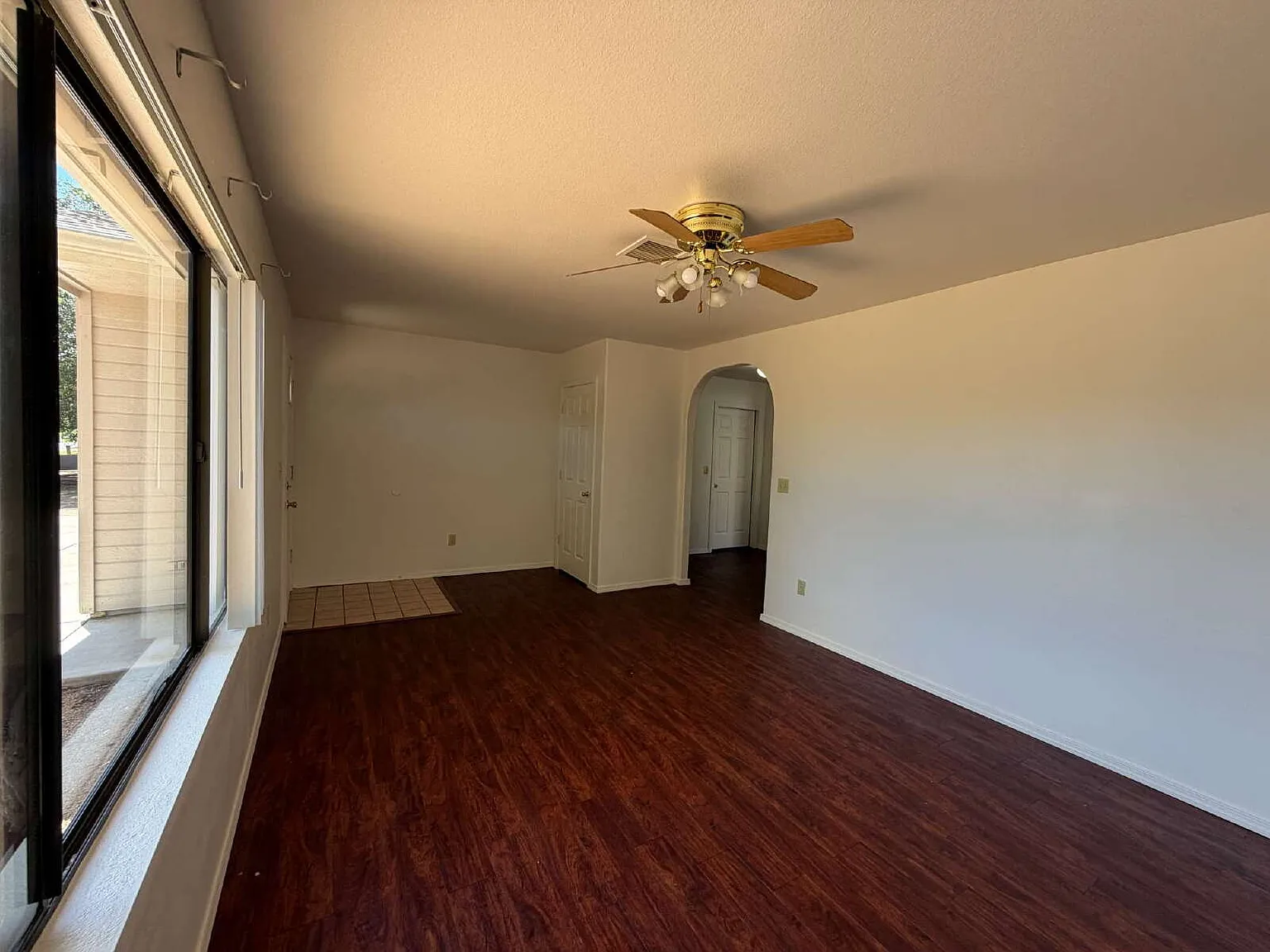 2 bed, 1.0 bath, 810 sqft, $1,400 — Photo 3