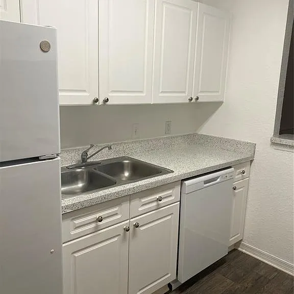 18001 Richmond Place Dr #830 — Photo 4