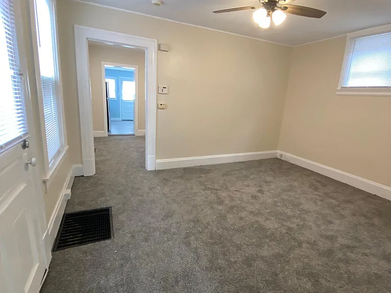 220 W 34th St — Photo 16
