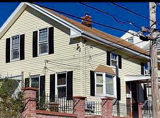 33 Grotto Ave, Pawtucket, RI 02860