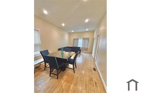 Building Photo - 1724 W 99th St