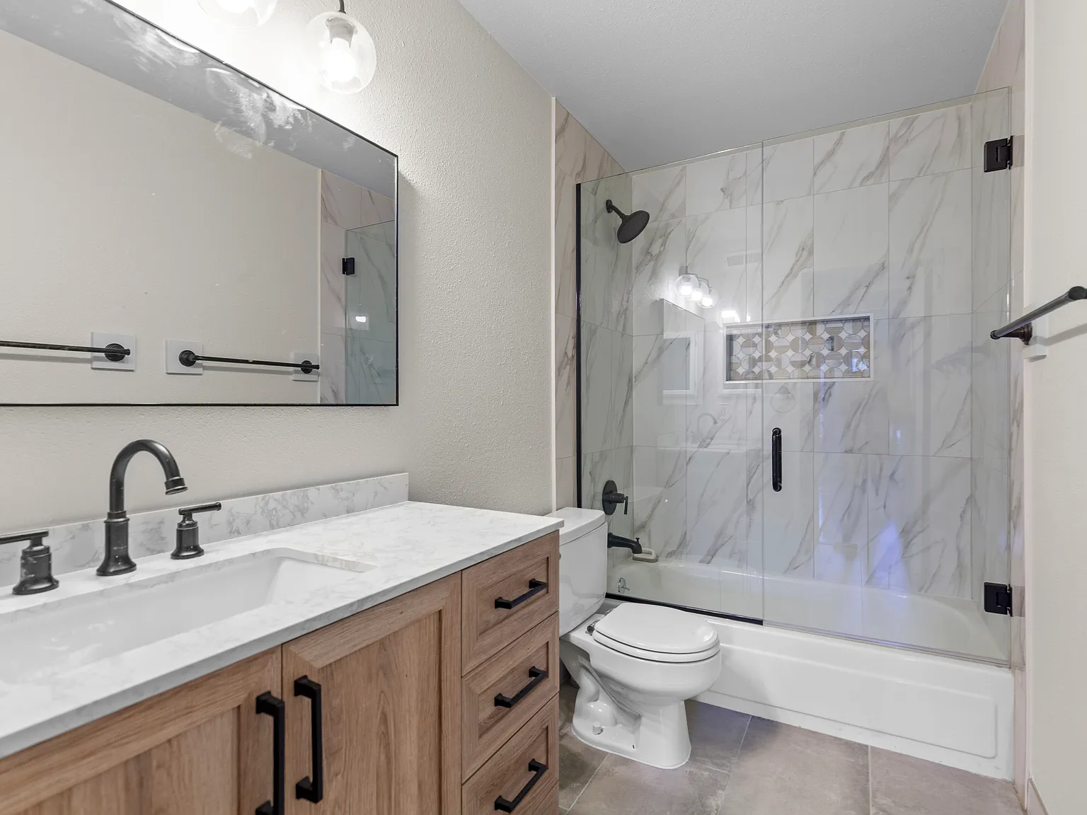 2 bed, 967 sqft, $2,250 — Photo 2