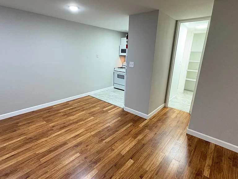Marquette Apartments West — Photo 11