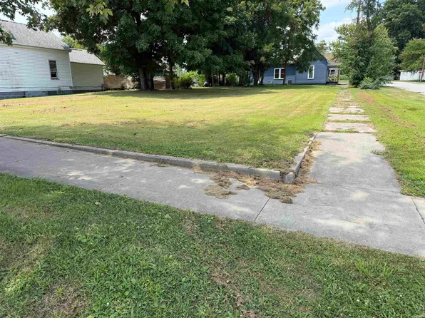 311 S Main St, Oakland City, IN 47660