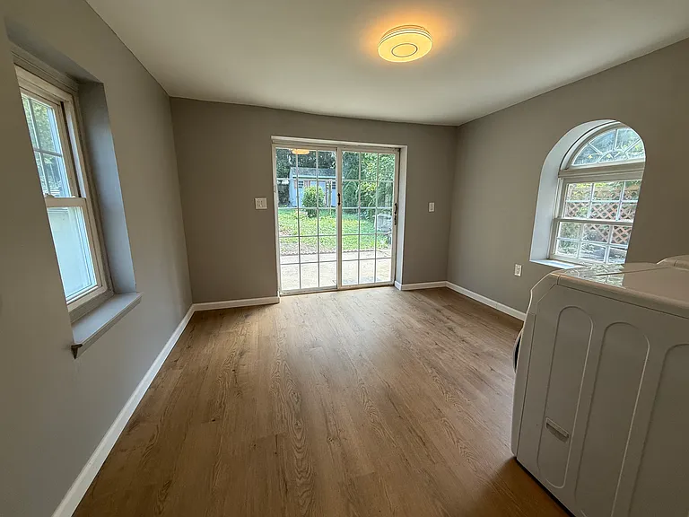535 W Church Rd — Photo 24