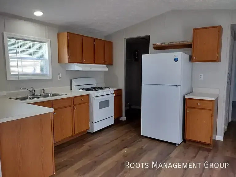 14 Birch Crest Dr #14 — Photo 10