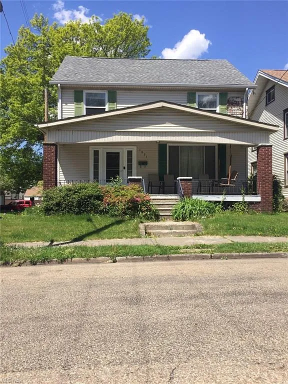 1821 Frazer Ave NW photo 1