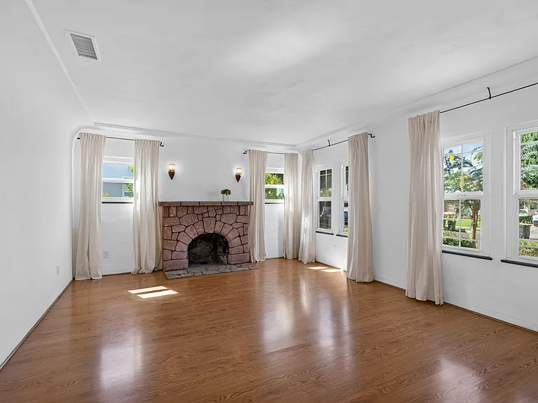 3533 Elmwood Dr — Photo 12
