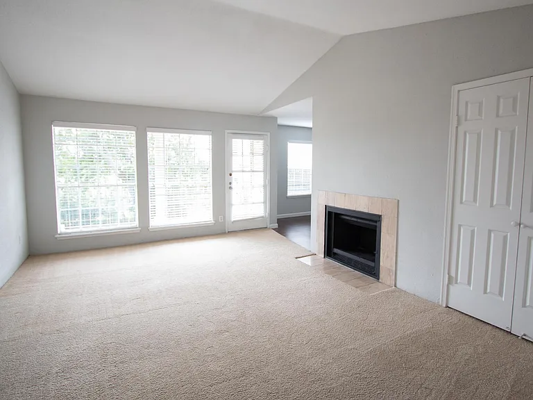 The Claridge Apartments — Photo 12