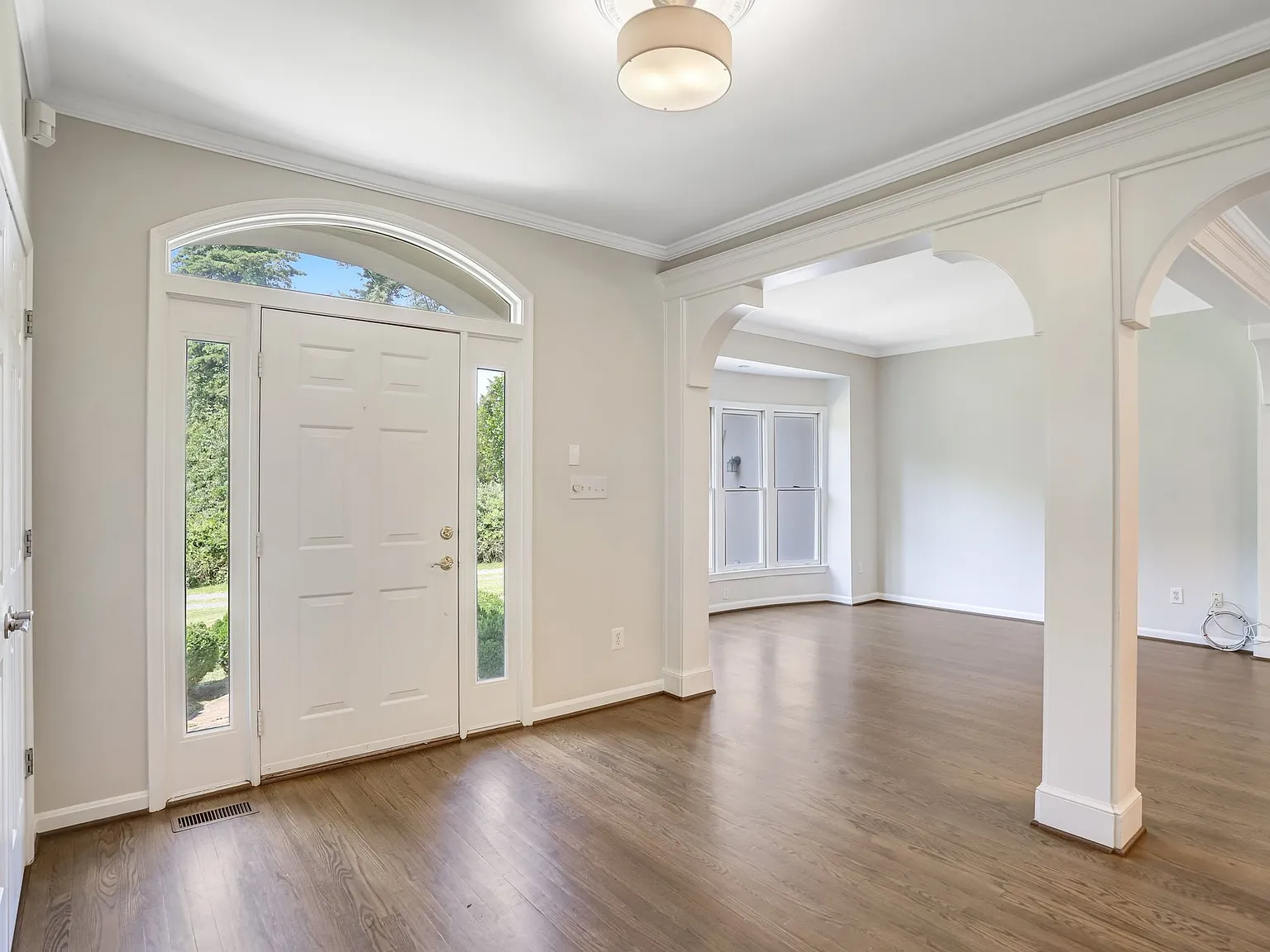 5 bed, 4873 sqft, $6,500 — Photo 3