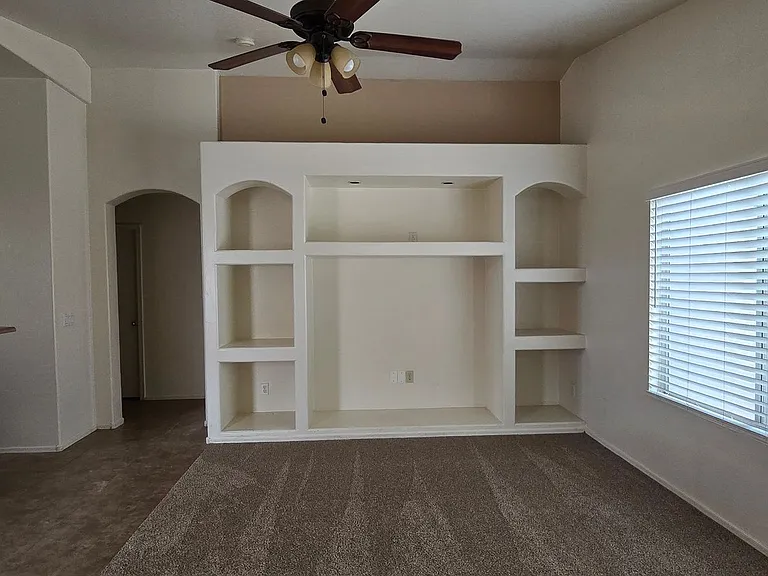 10936 W Vista Ave — Photo 2