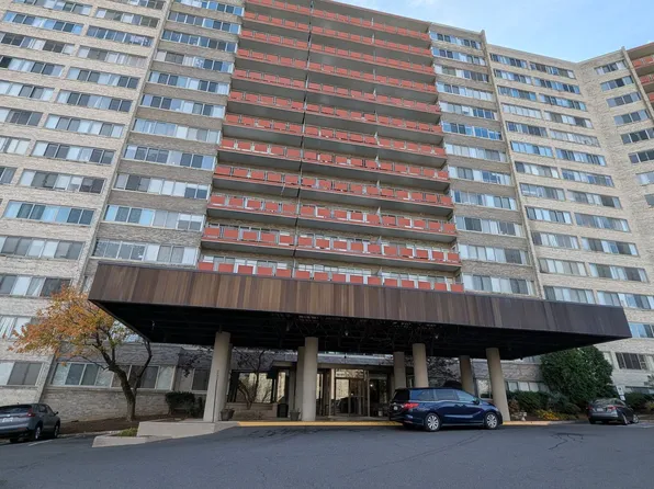 5340 Holmes Run Pkwy, Alexandria, VA