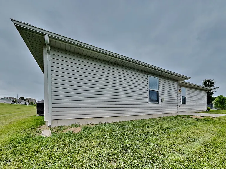 203 Lily St — Photo 25
