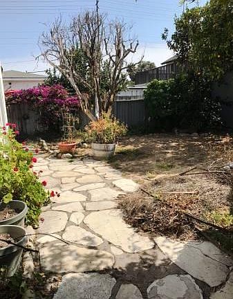 5th image of 1010 Niel Park St